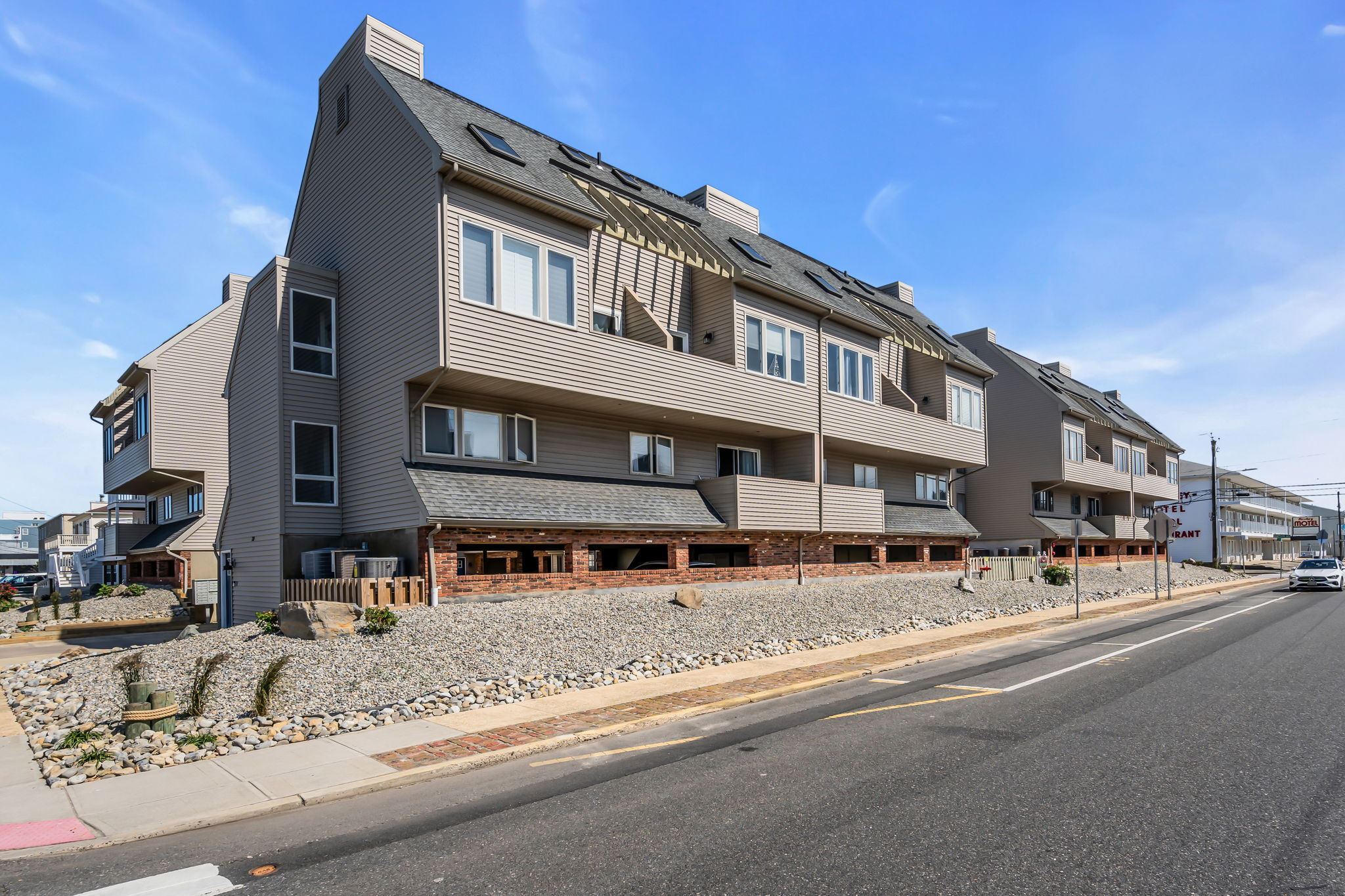 131 Hiering Ave #10