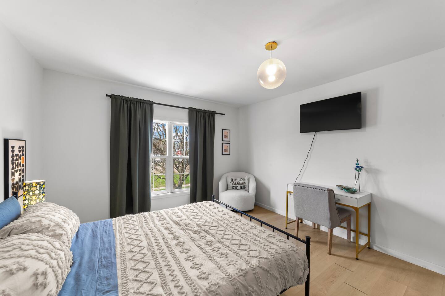 4BR/2BA Apartment Near Cleveland Clinic