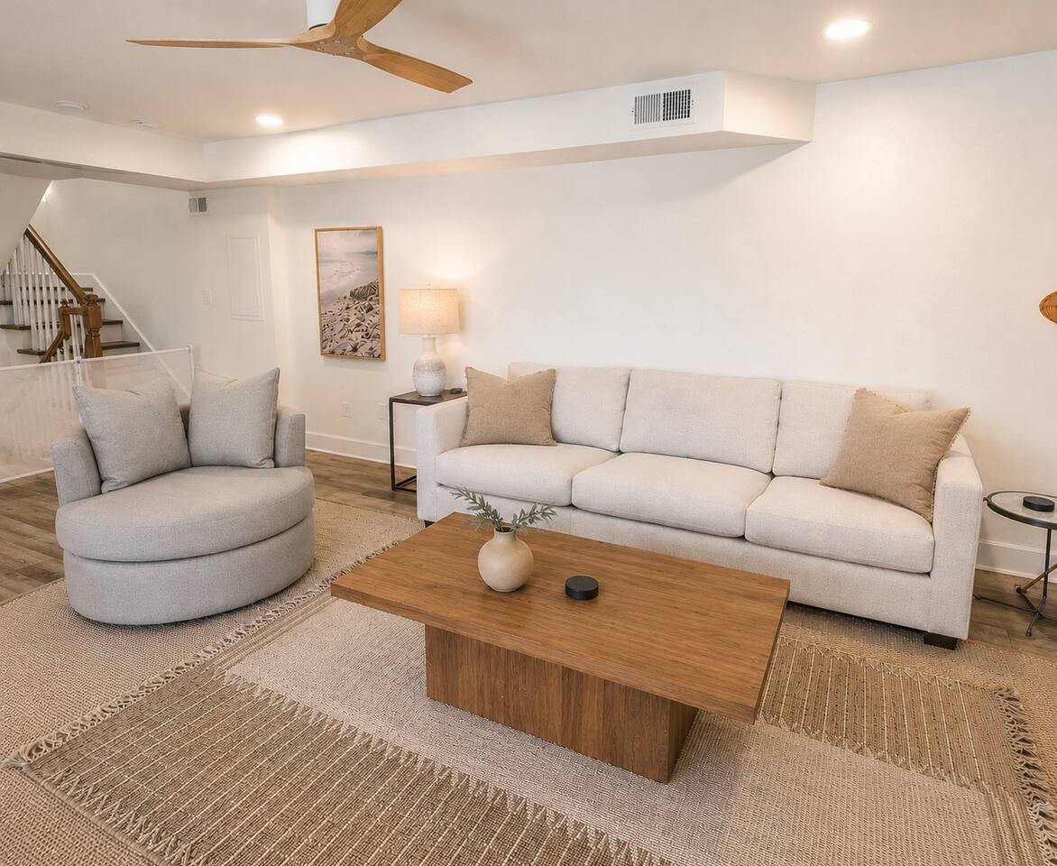 Blue Moon Bungalow. Newly Renovated Retreat!