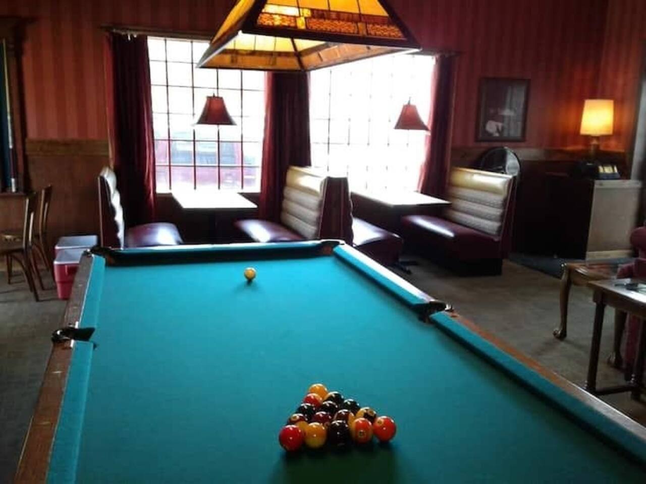Old Town Speakeasy: 5 blocks to Old Town!
