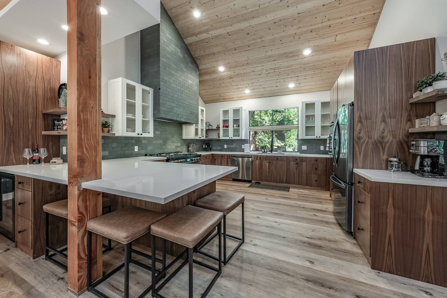Modern Remodeled Spacious Cabin with A/C