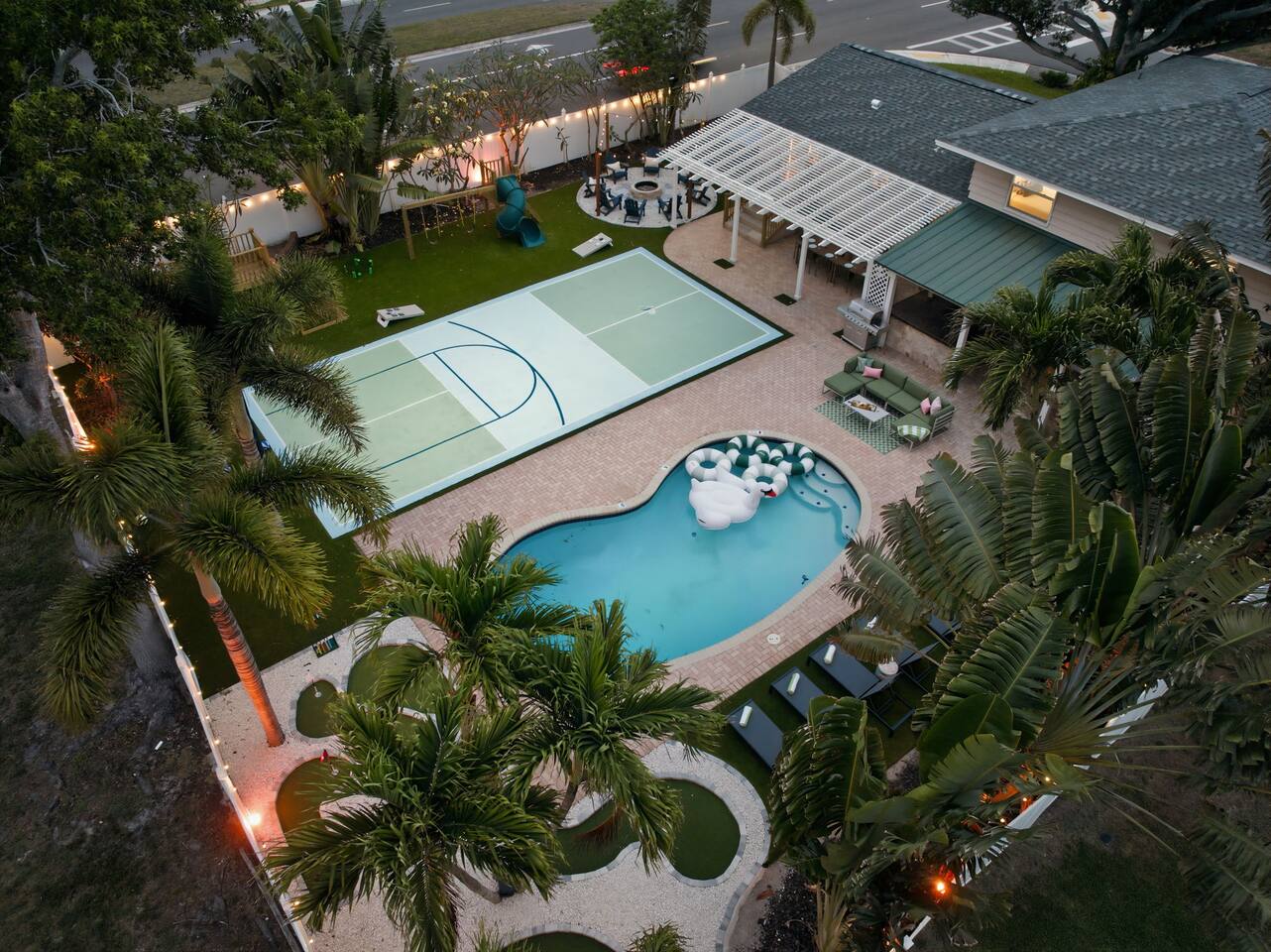 Pickleball Paradise! Heated Pool, Putt Putt &Games