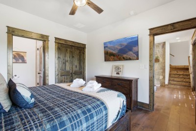 Cozy 4BR Mountain Cabin with Hot Tub & Views! photo 10