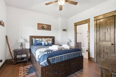 Cozy 4BR Mountain Cabin with Hot Tub & Views! photo 11