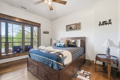 Cozy 4BR Mountain Cabin with Hot Tub & Views! photo 9