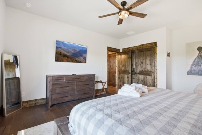 Cozy 4BR Mountain Cabin with Hot Tub & Views! photo 4