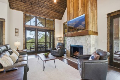 Cozy 4BR Mountain Cabin with Hot Tub & Views! photo 1