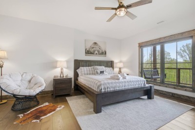Cozy 4BR Mountain Cabin with Hot Tub & Views! photo 2
