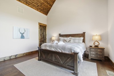Cozy 4BR Mountain Cabin with Hot Tub & Views! photo 6