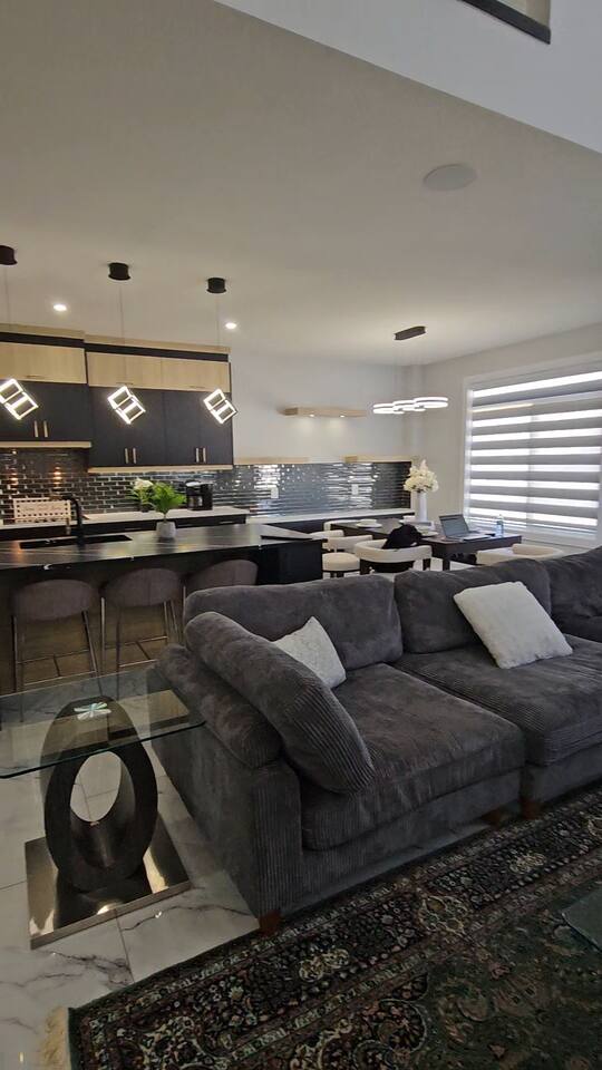 Fraser Vista-Spacious, Sleeps 8, AC, Spice Kitchen