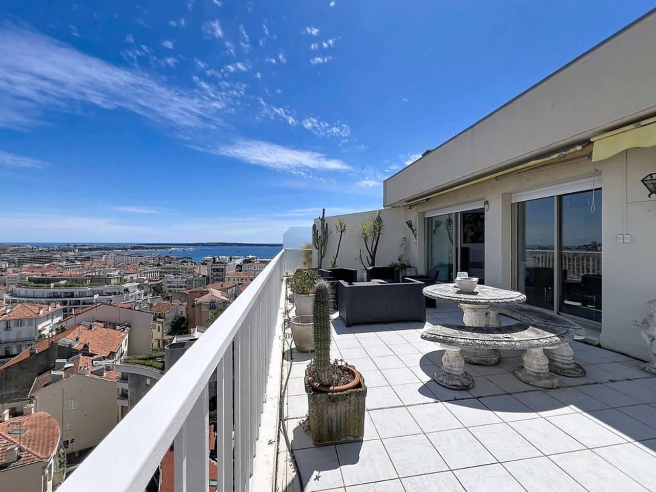 Penthouse vue mer avec terrasse 100m² - Cannes