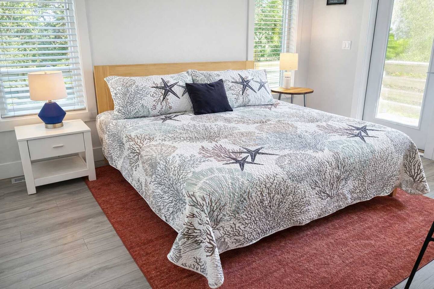 Studio in Waterfront Home w/King Bed, Sound access