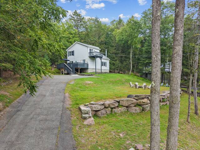 Private wooded retreat with spacious yard, decks, and peaceful outdoor seating