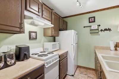 Well-equipped kitchen with full-size appliances and ample cabinet space