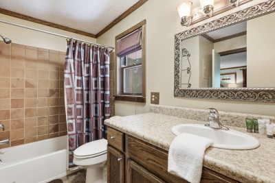 Bright, guest-ready bathroom with tub/shower and spacious vanity