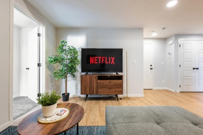 2BR & AC | Cozy & Quiet | Banff Pass