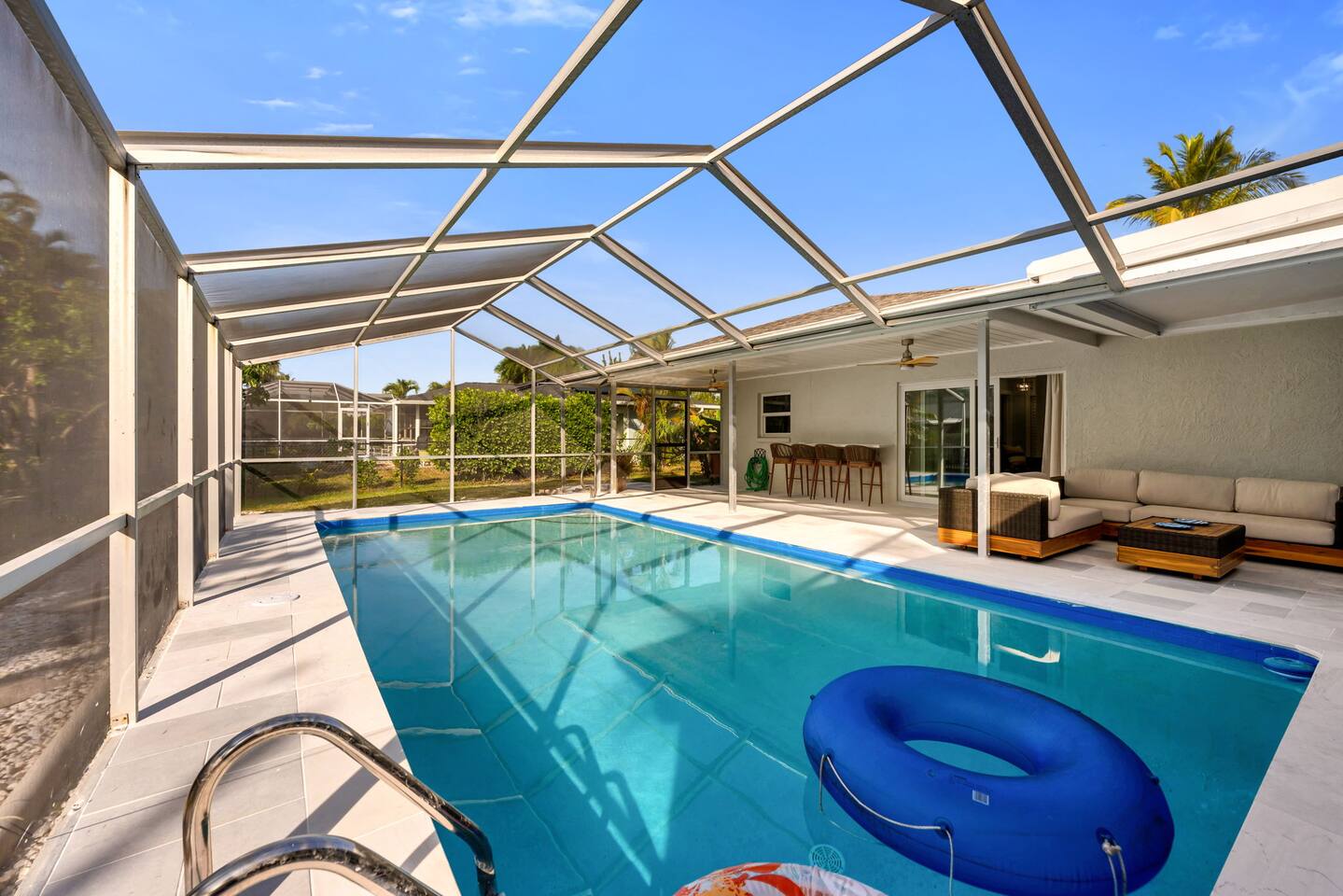 Anchor's Away Beach Home & Guest Pool House