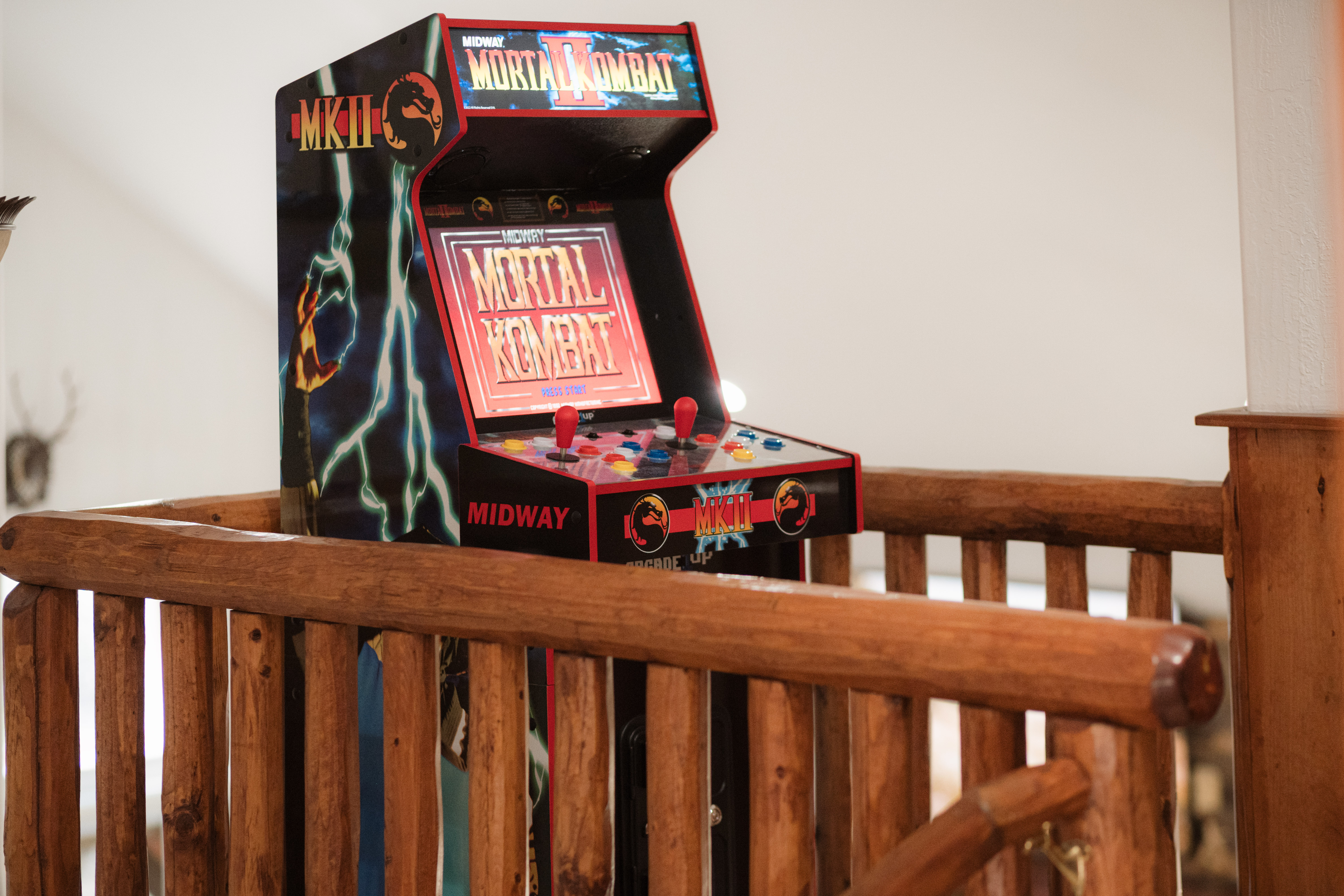 Classic Mortal Kombat arcade adds a fun retro game-room perk
