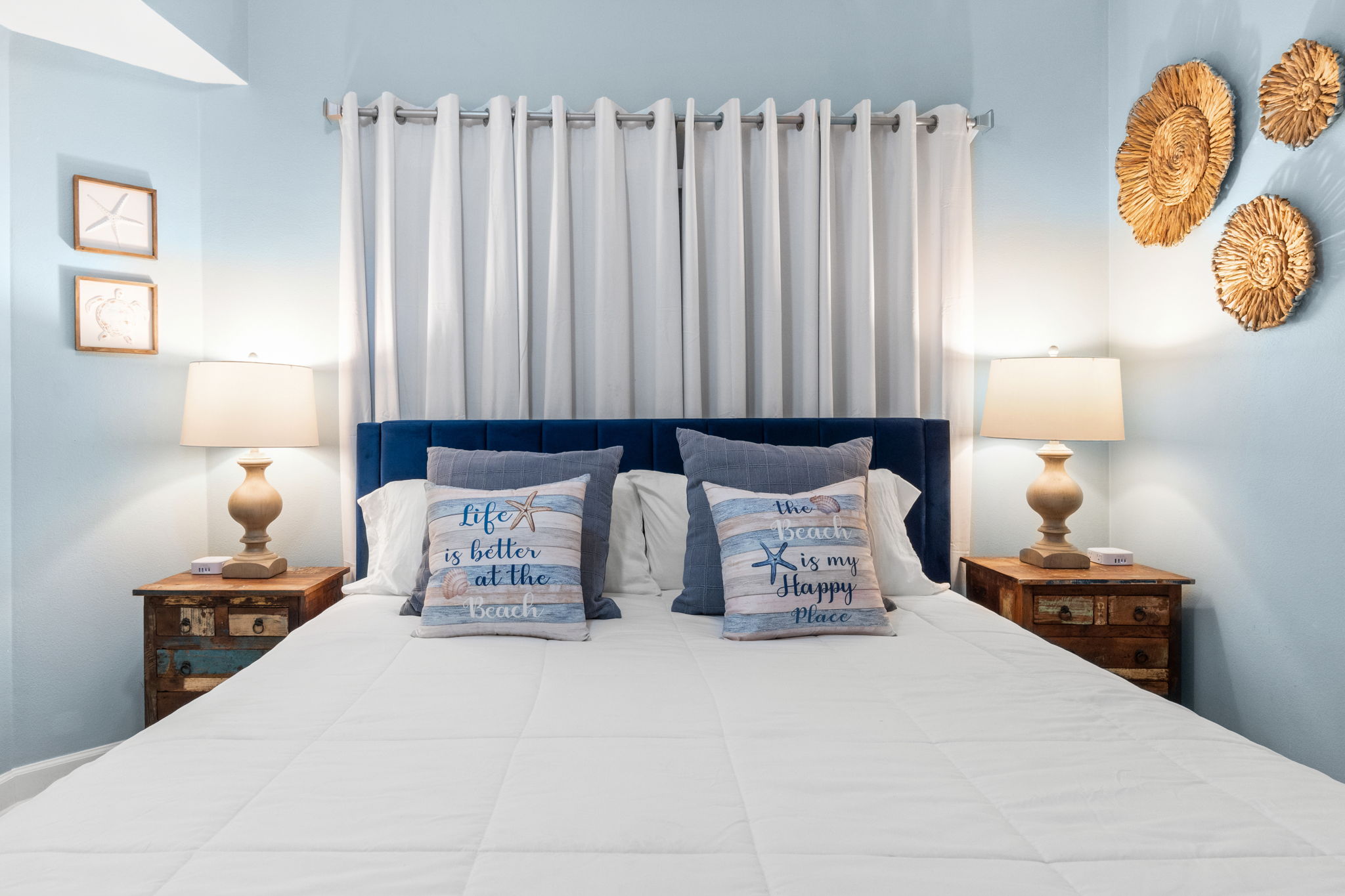 Coastal king bedroom with beach-inspired décor