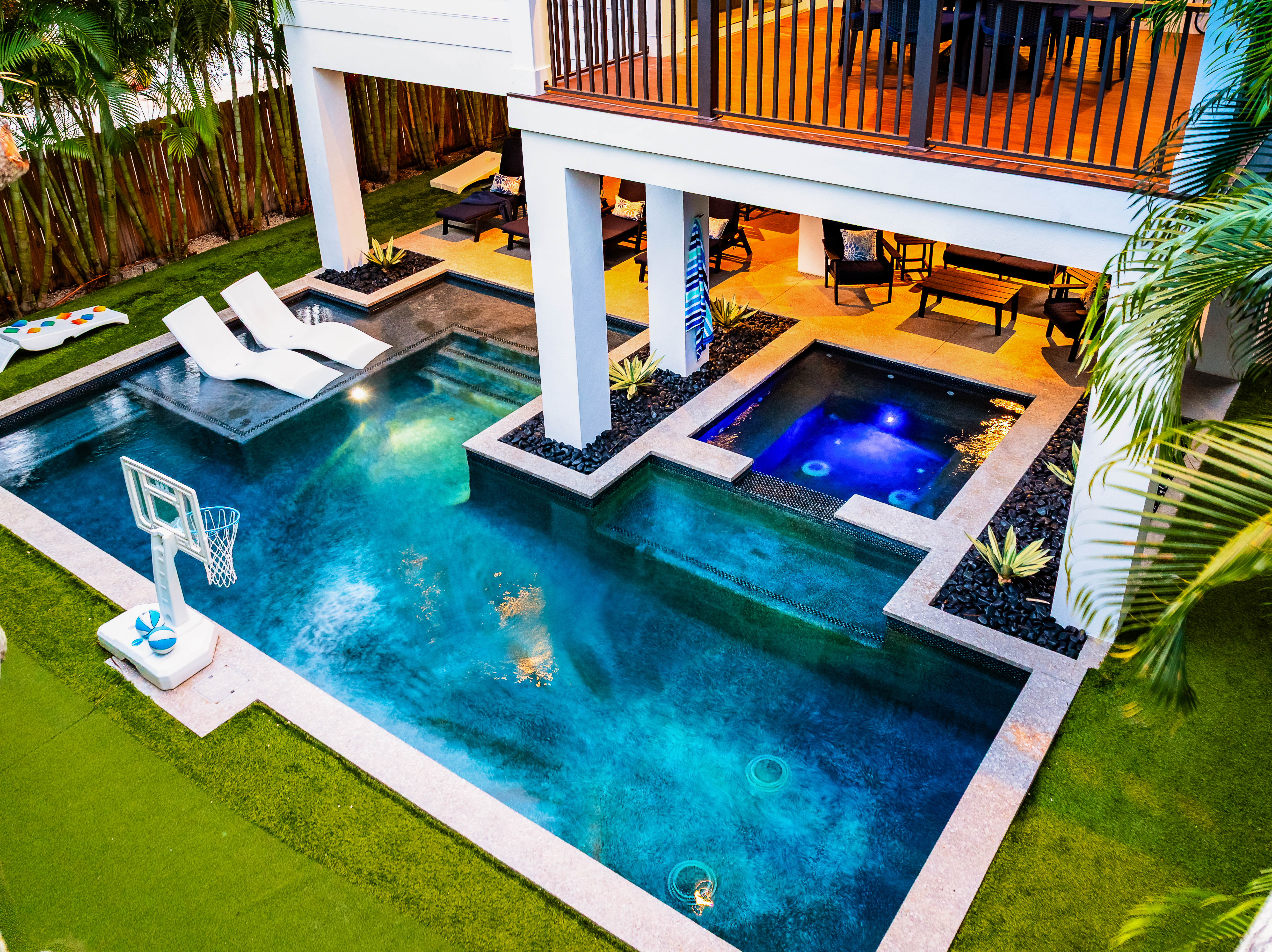 Heated pool and spa kept at 82 degrees, with tanning-ledge loungers and pool basketball