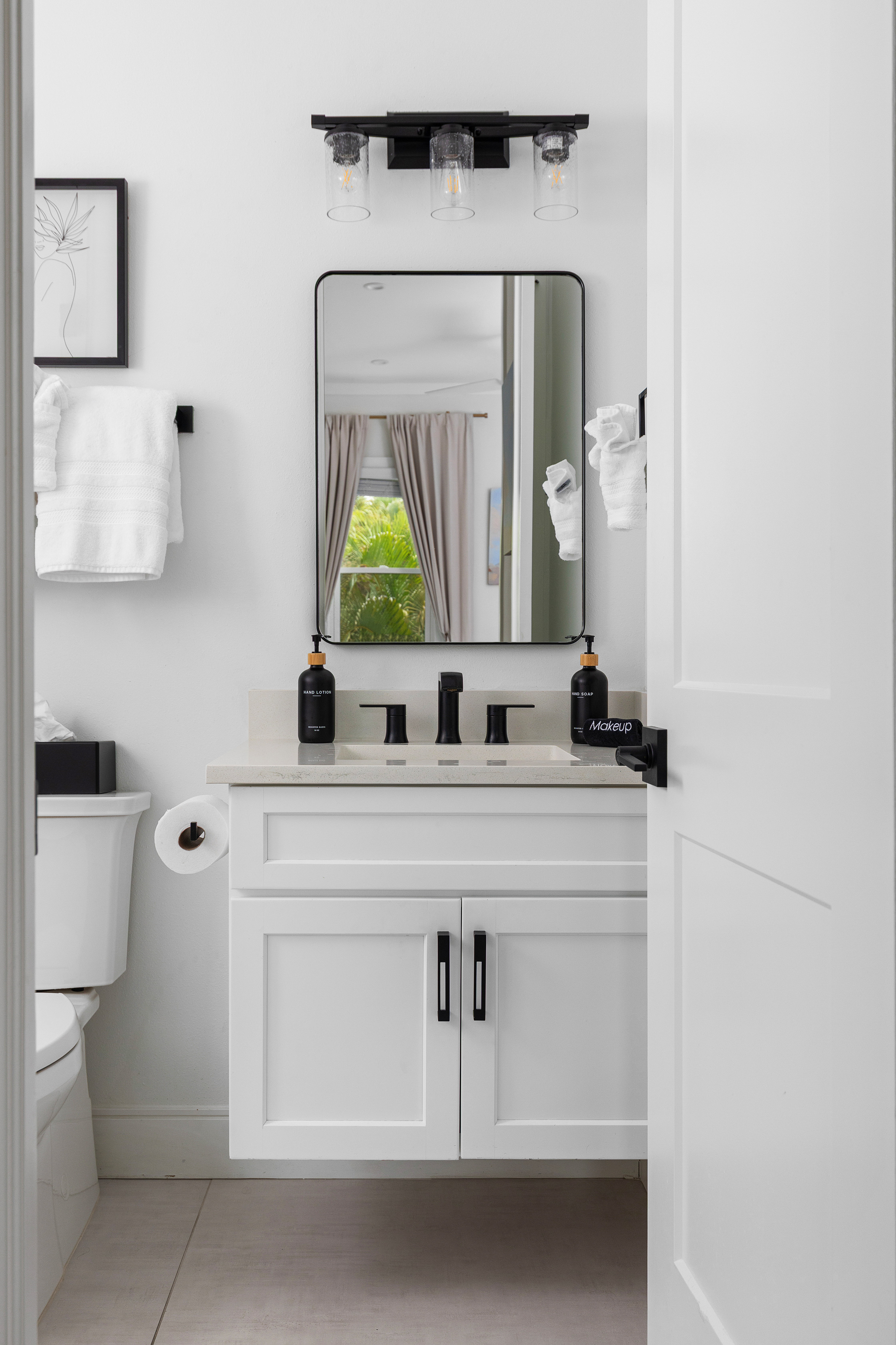 En-suite bath with walk-in shower and matte black fixtures