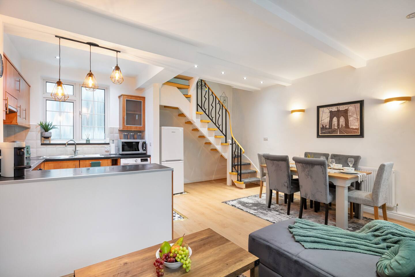 |Beautiful Triplex House In Very Centrally London