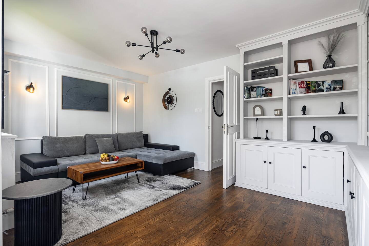 'Authentic Duplex Apt + Private Parking in Chelsea