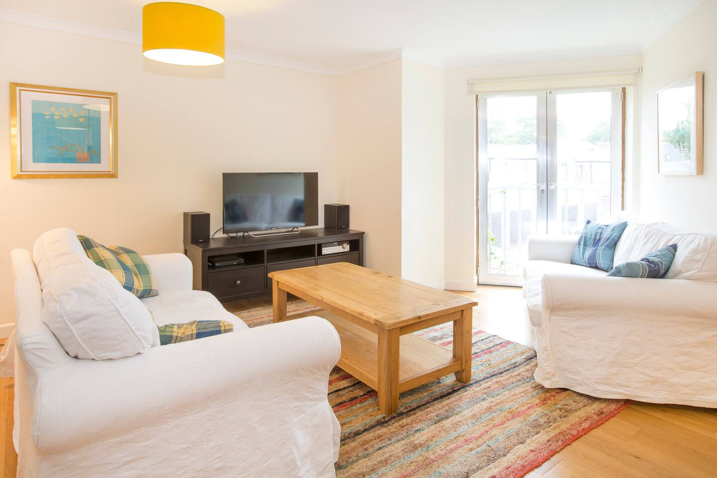 Bright, Modern Oxford Apartment with Parking