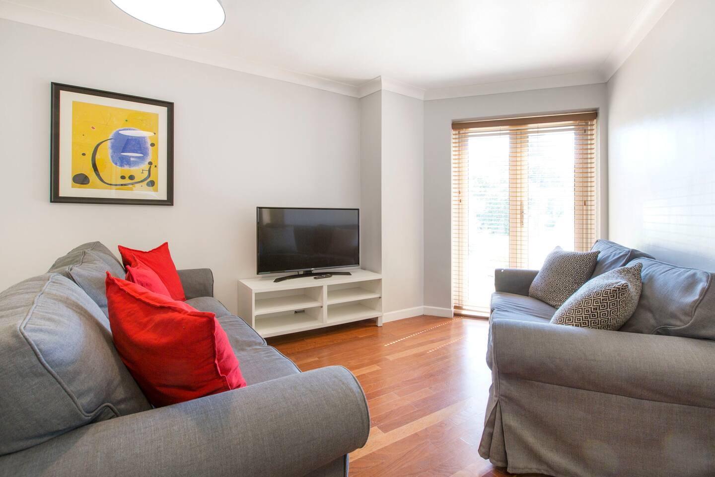 Modern, Warm Oxford Apartment with Parking