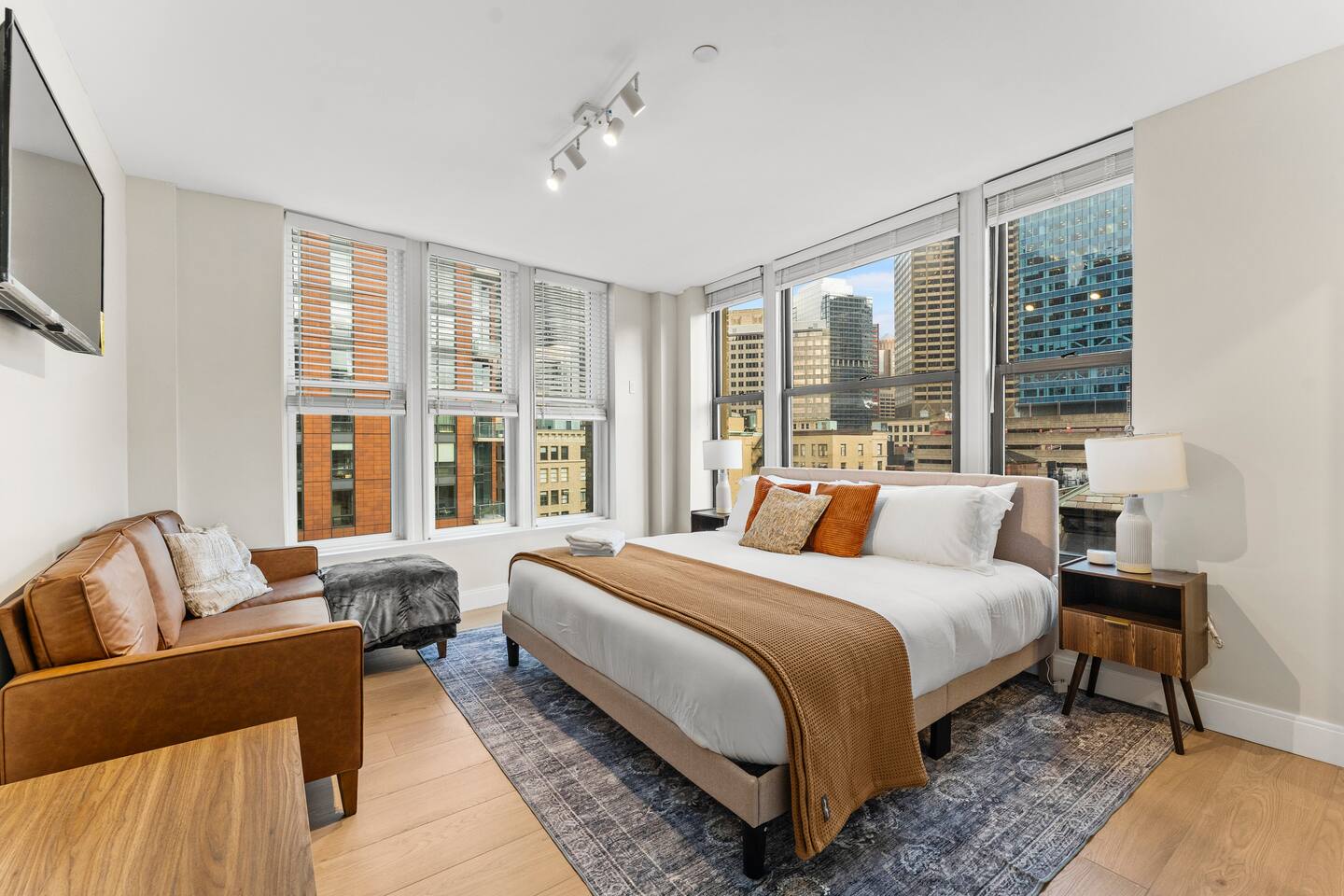 808C Lux StudioCondo in Downtown Boston CityViews!