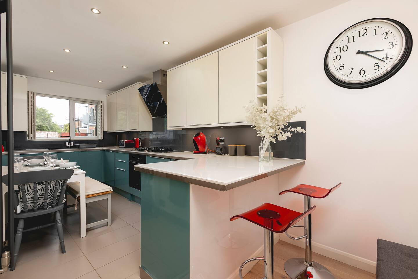 * Just 20 mins from Buckingham Palace+Free Parking