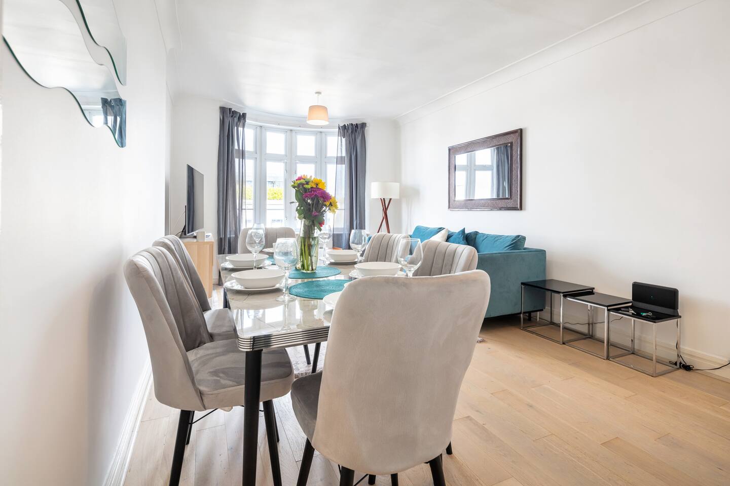 * Airy & Lightly Two Bed Apt in Fulham *