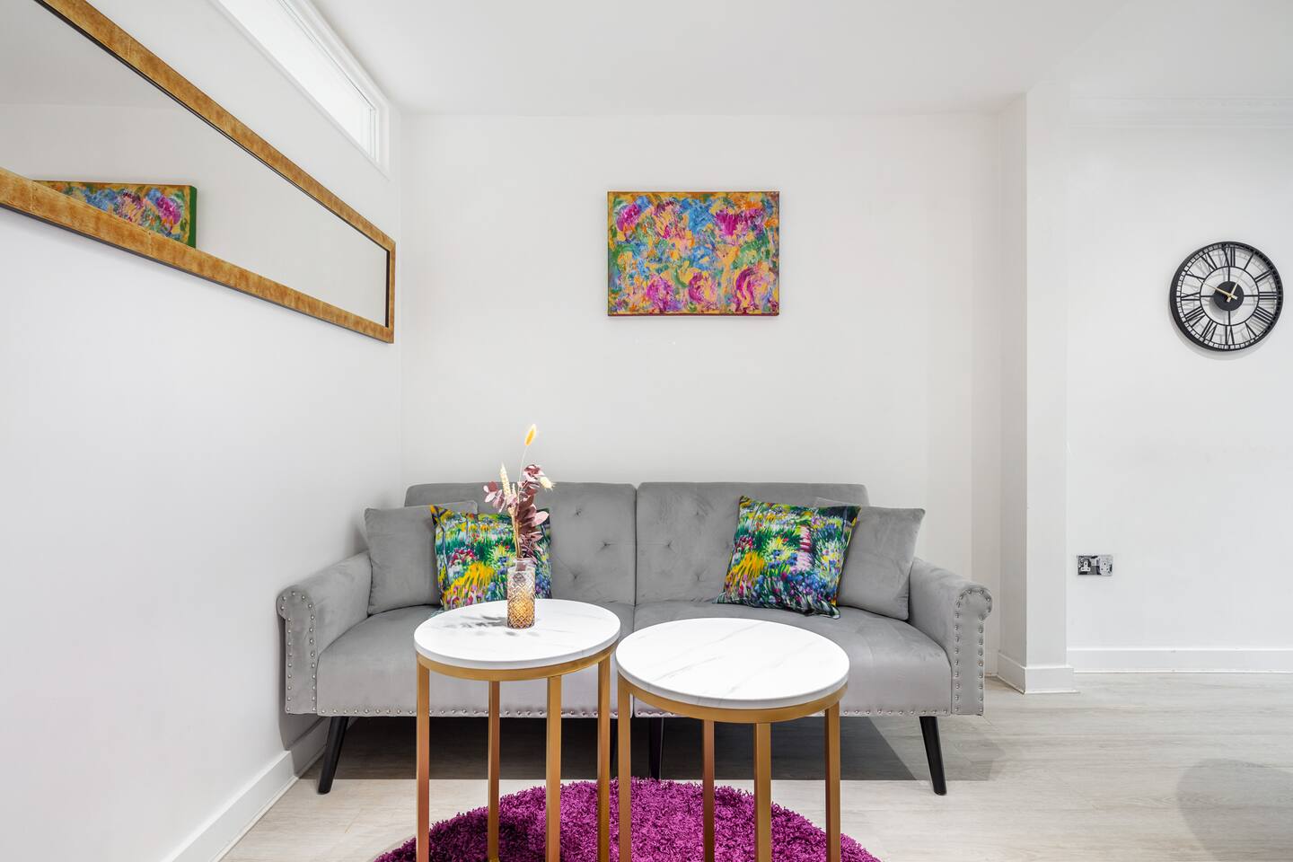 |Modern Two Bed Apt+ free Gated Parking Space|
