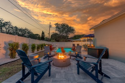 10 Min Beach • Heated Pool • Sleeps 12 • Fire Pit rental in Largo