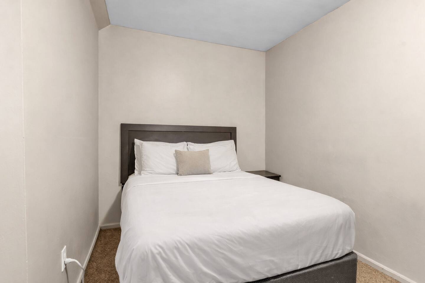 Pet-Friendly Vacation Rentals Near Niagara Falls, NY
