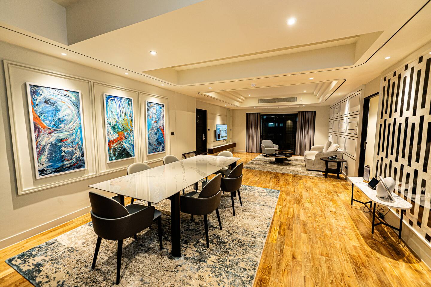 Floral Court Spacious 2BR | 151m² in Asoke