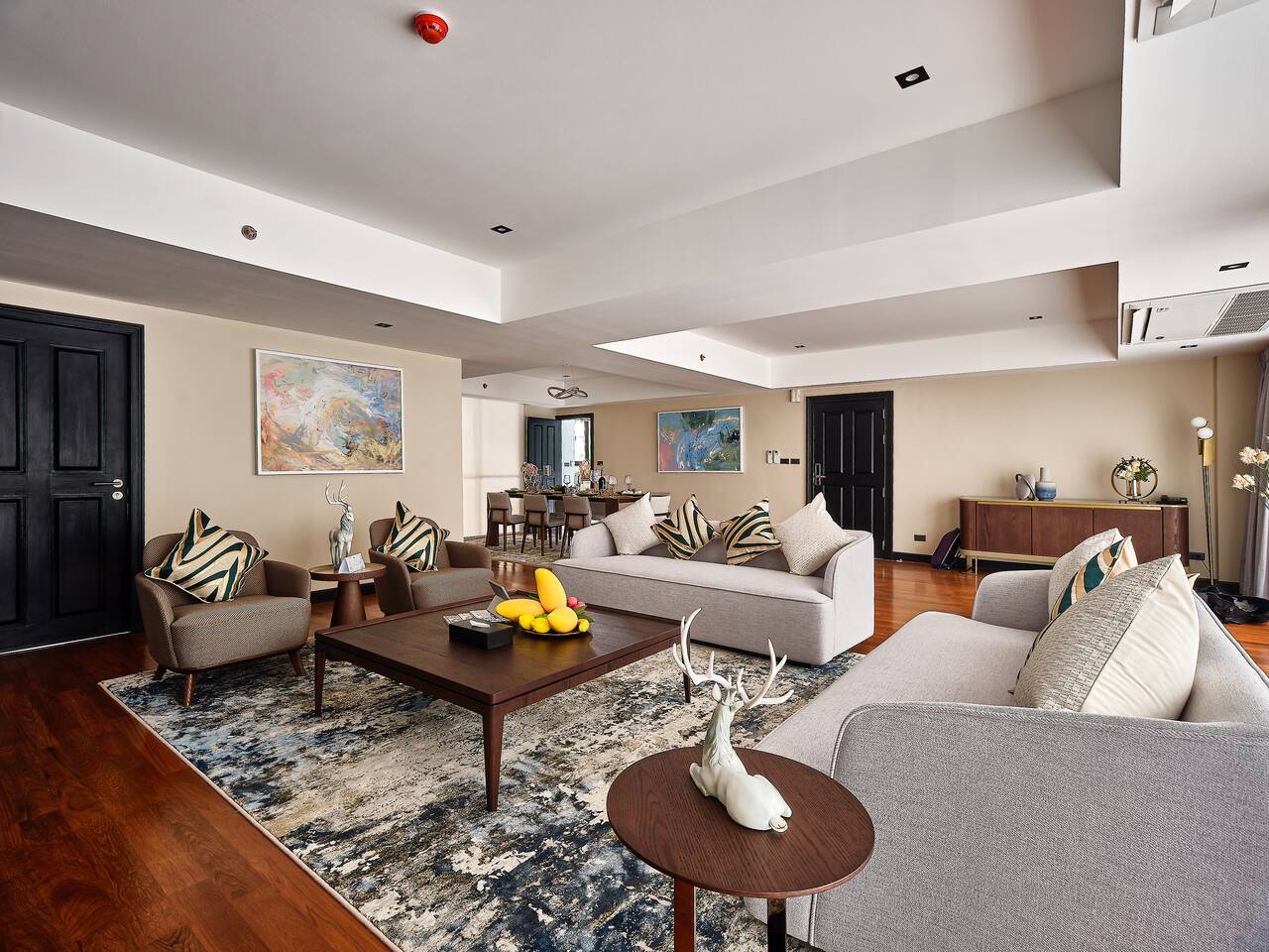 182m² 3BR Residence near BTS | Floral Court
