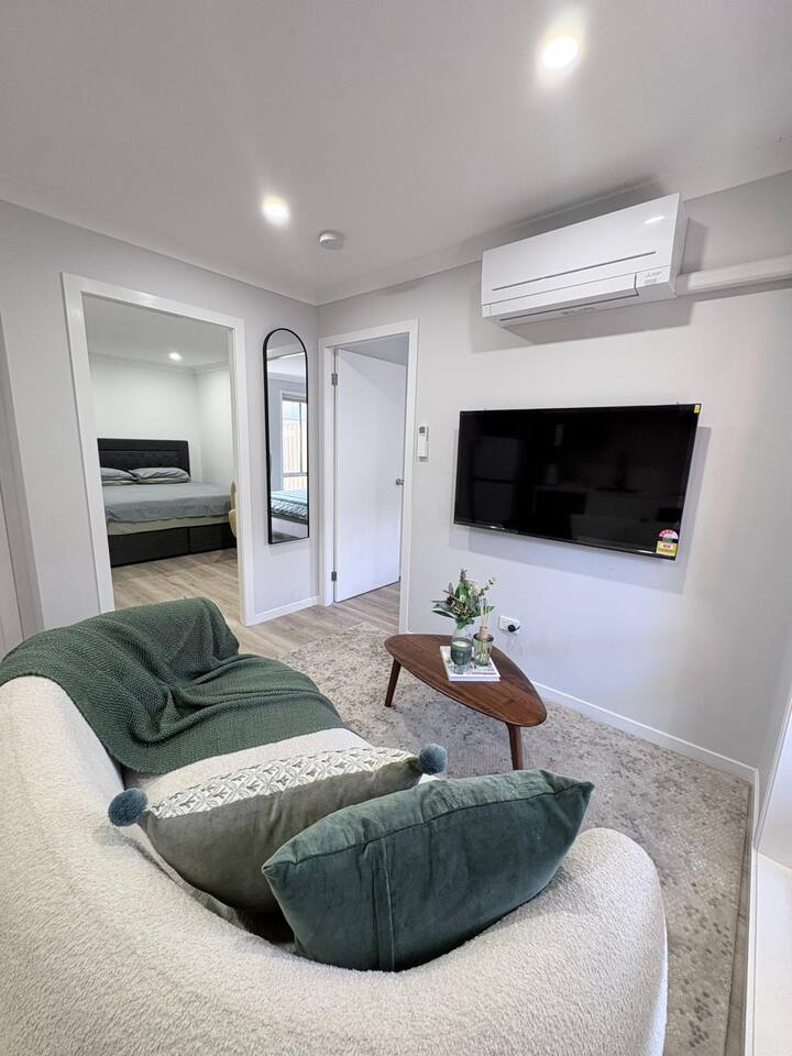 Modern 2BR Granny w Outdoor Near Stanhope Leisure
