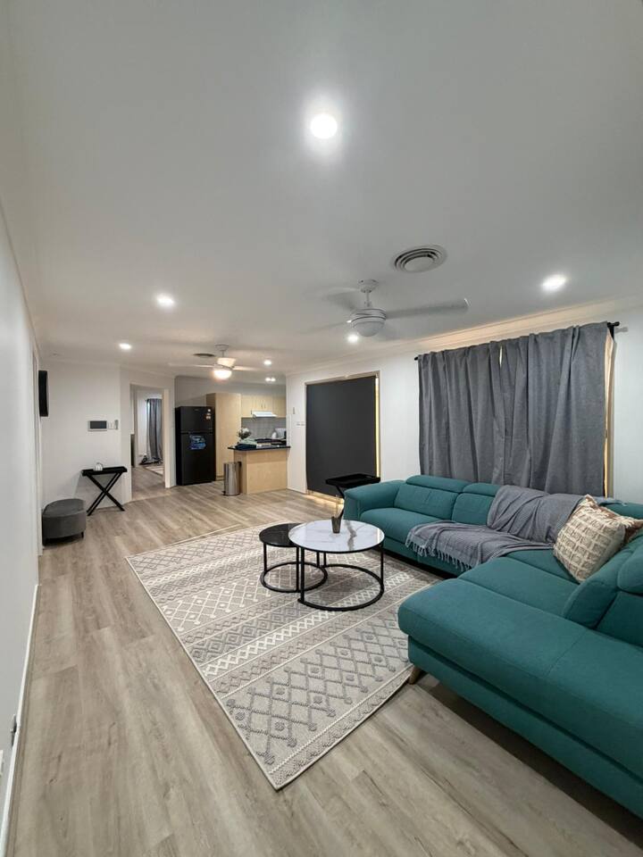 3BR Guesthouse + Sunroom Near Stanhope Leisure