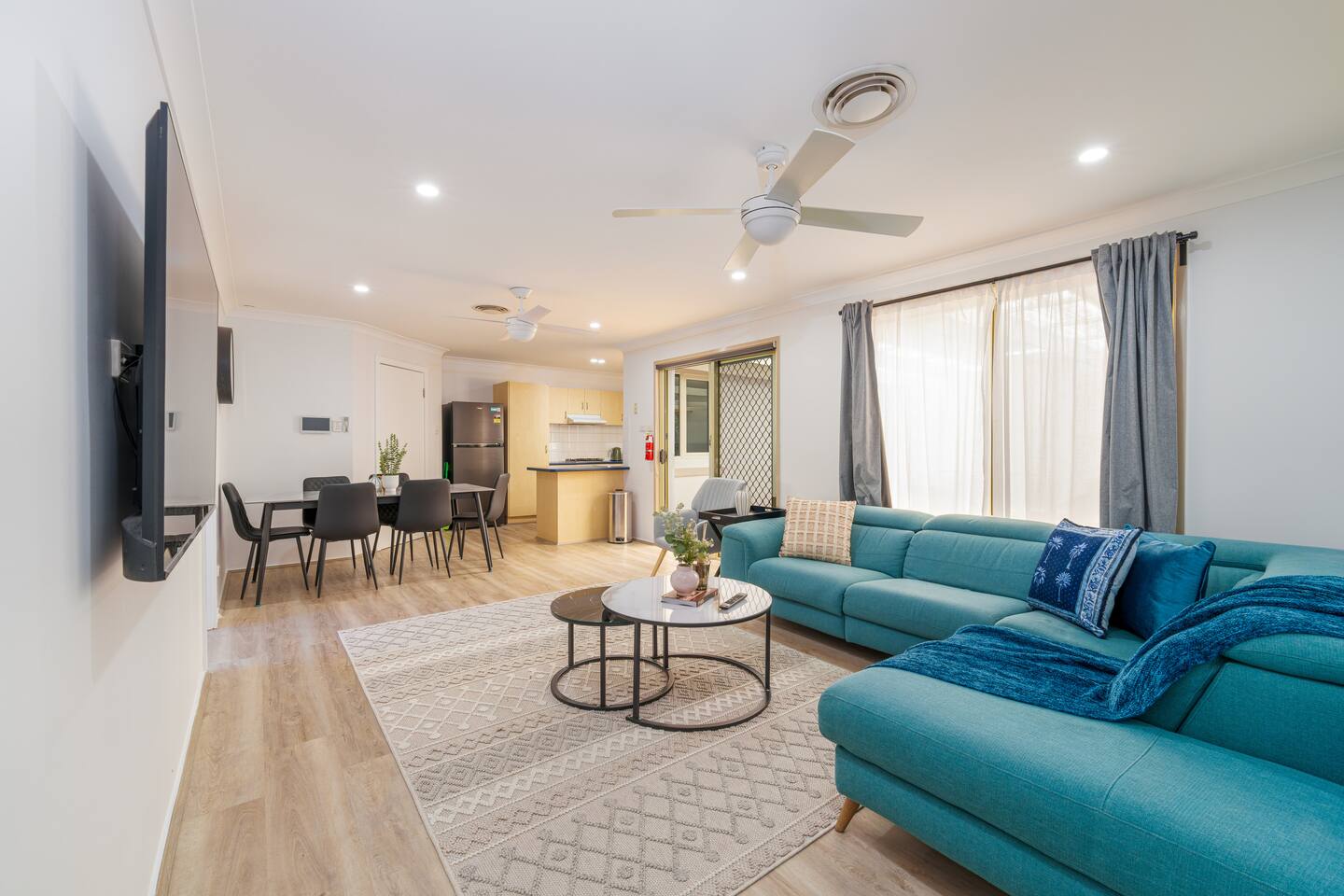 3BR Guesthouse + Sunroom Near Stanhope Leisure