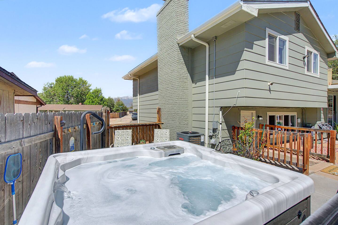Hot Tub Pet Friendly w/ Mtn Views & Outdoor Oasis