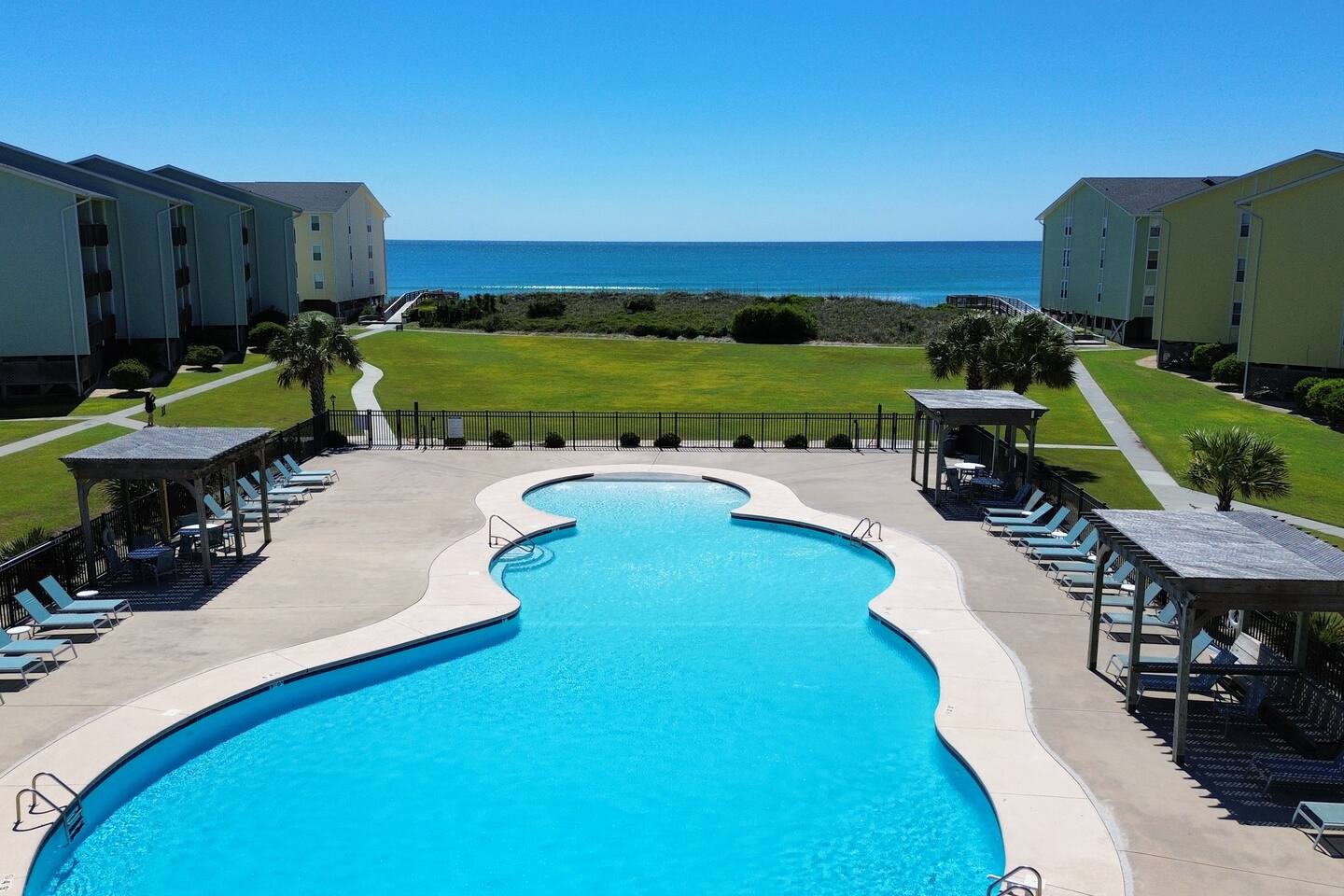Suite + Loft, Pool & Stunning Ocean Views!