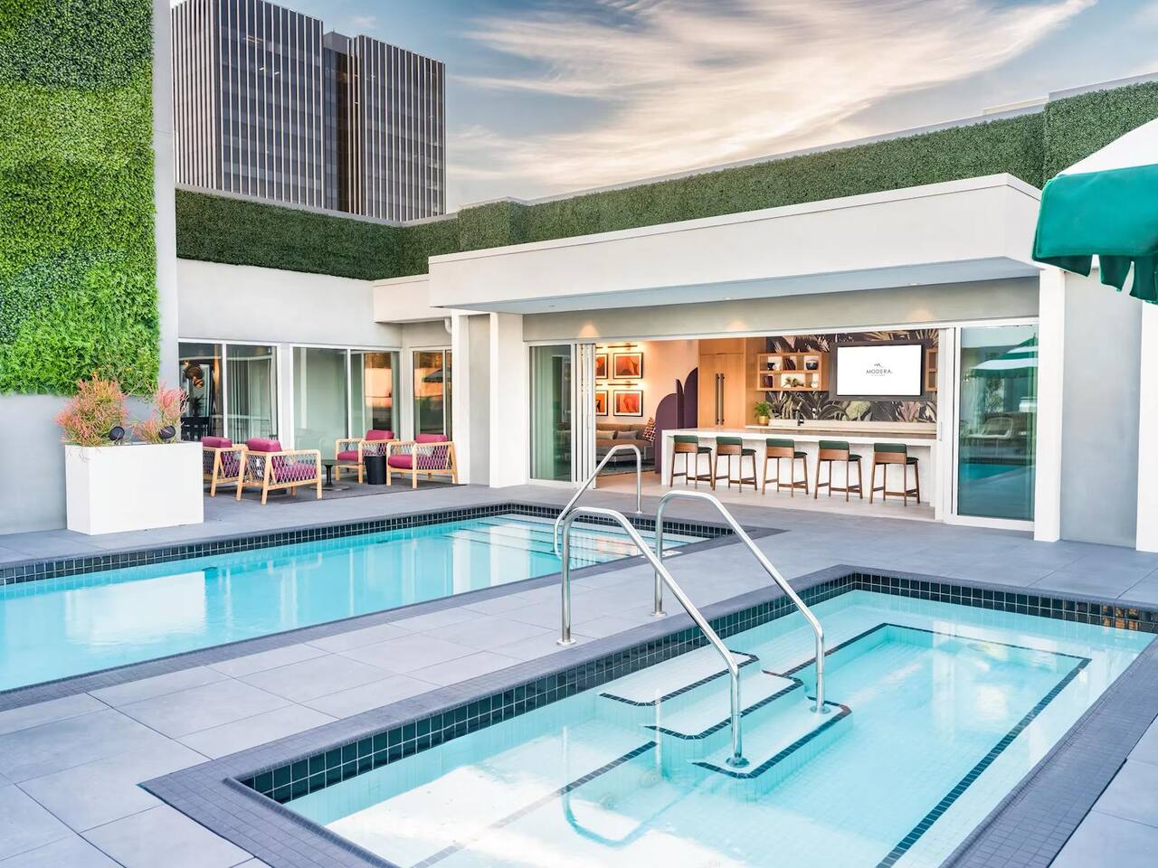 Hollywood Prime Location Apartment | Free Parking