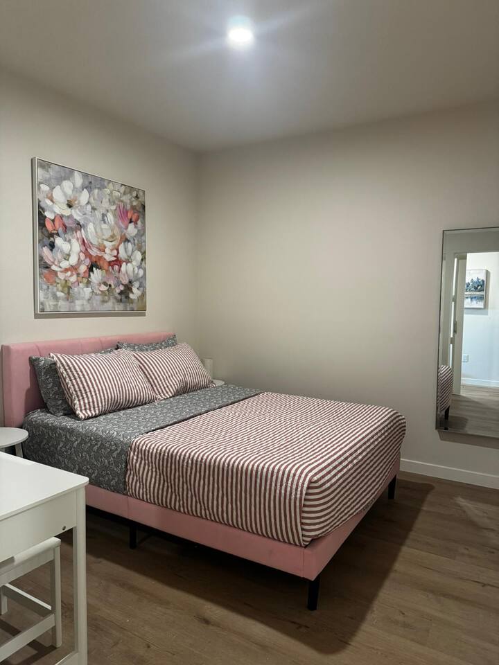 Hollywood Prime Location Apartment | Free Parking