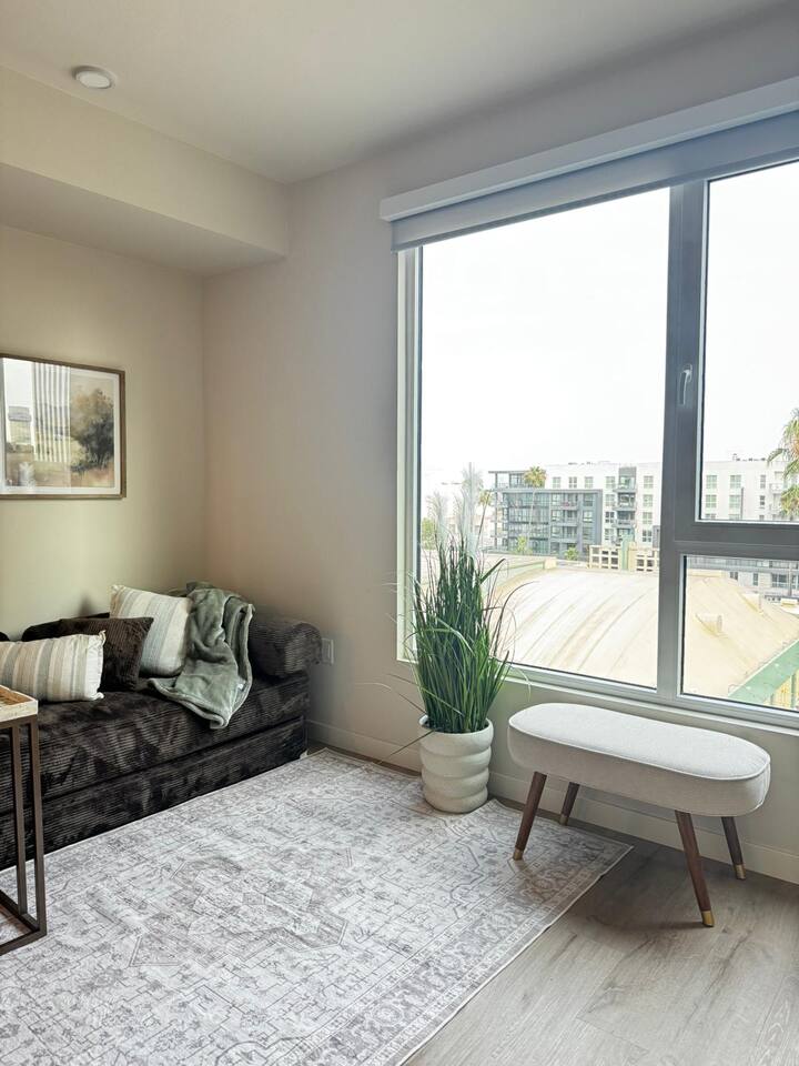 Hollywood Prime Location Apartment | Free Parking