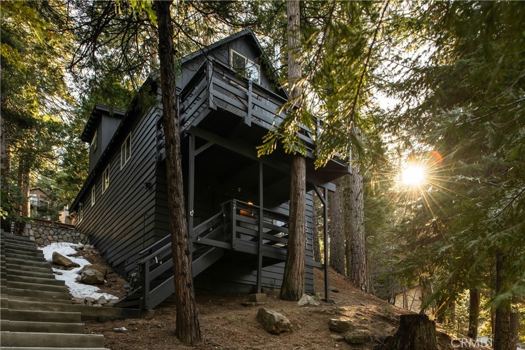 Treetop Terrace | Modern w/ Firepit, BBQ, Decks
