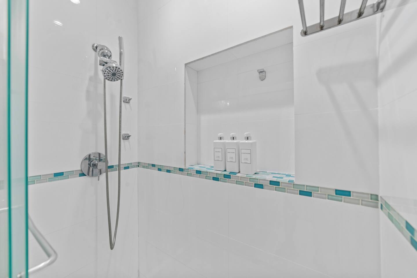 Fresh and stylish bathroom with a spacious walk-in shower.