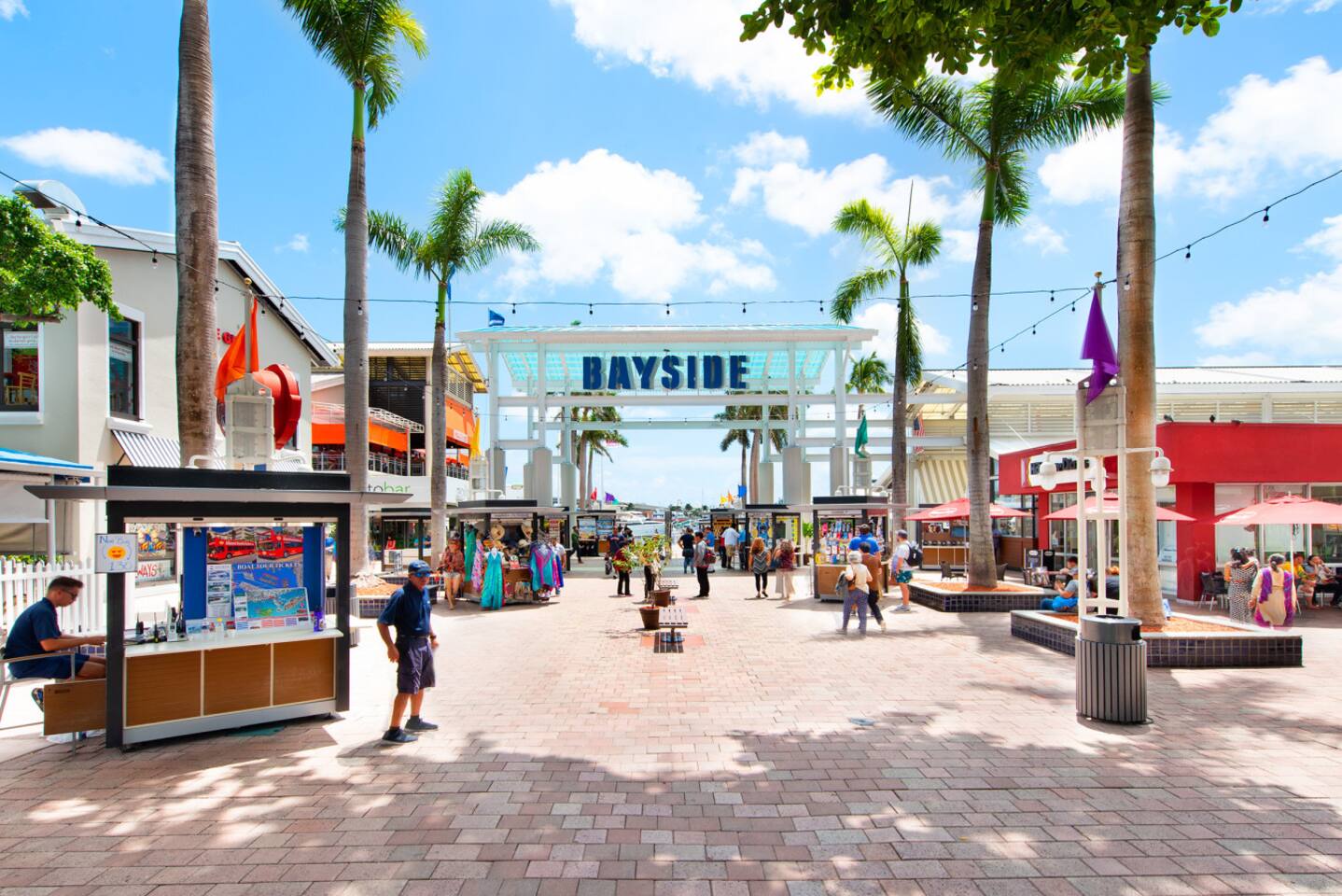 Enjoy easy access to Bayside Marketplace, your go-to destination for waterfront dining, live entertainment, and sightseeing boat tours.