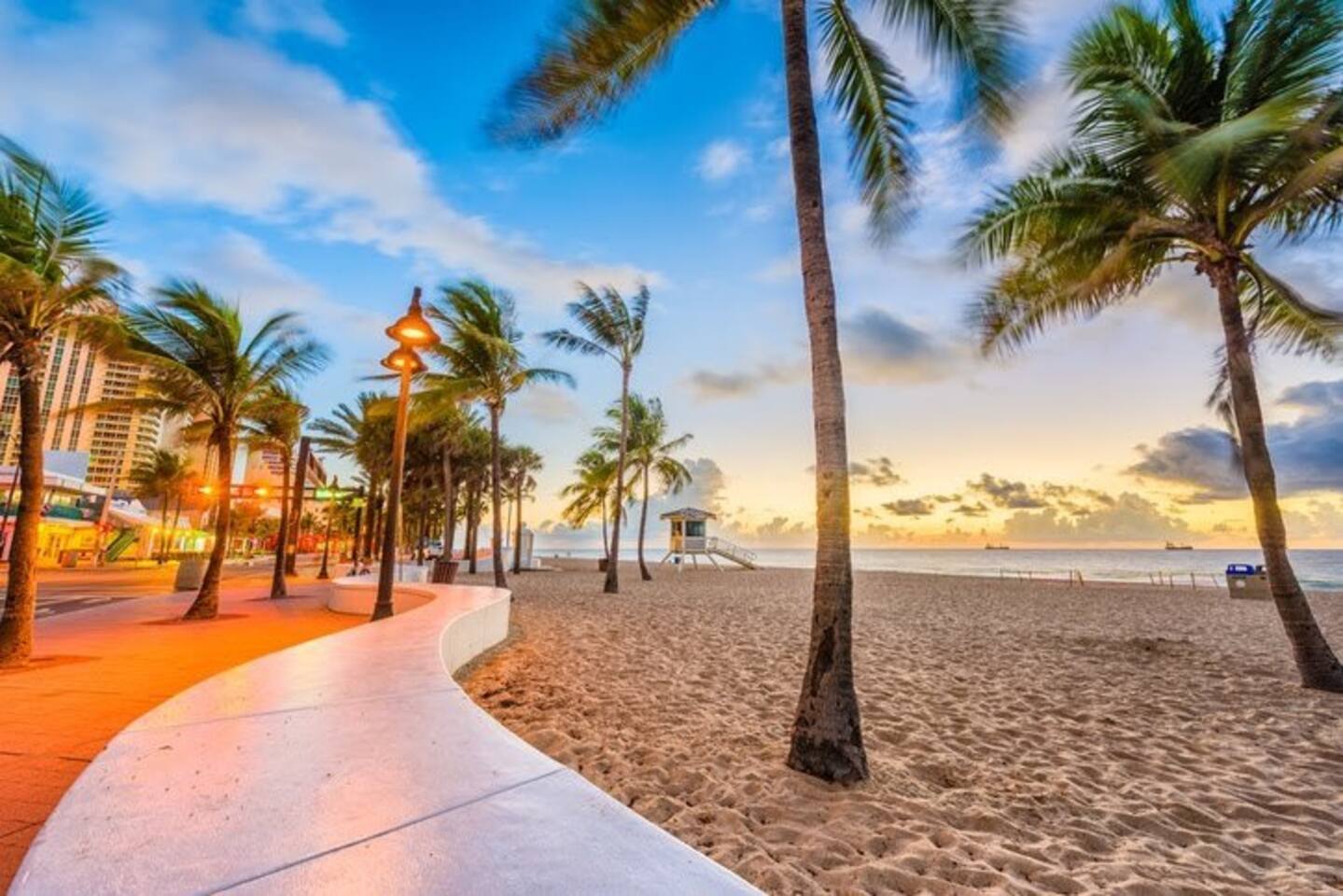 Centrally located! Close to beach, airport, cruise terminal, marina’s and more! 
Harbourside Flats #1