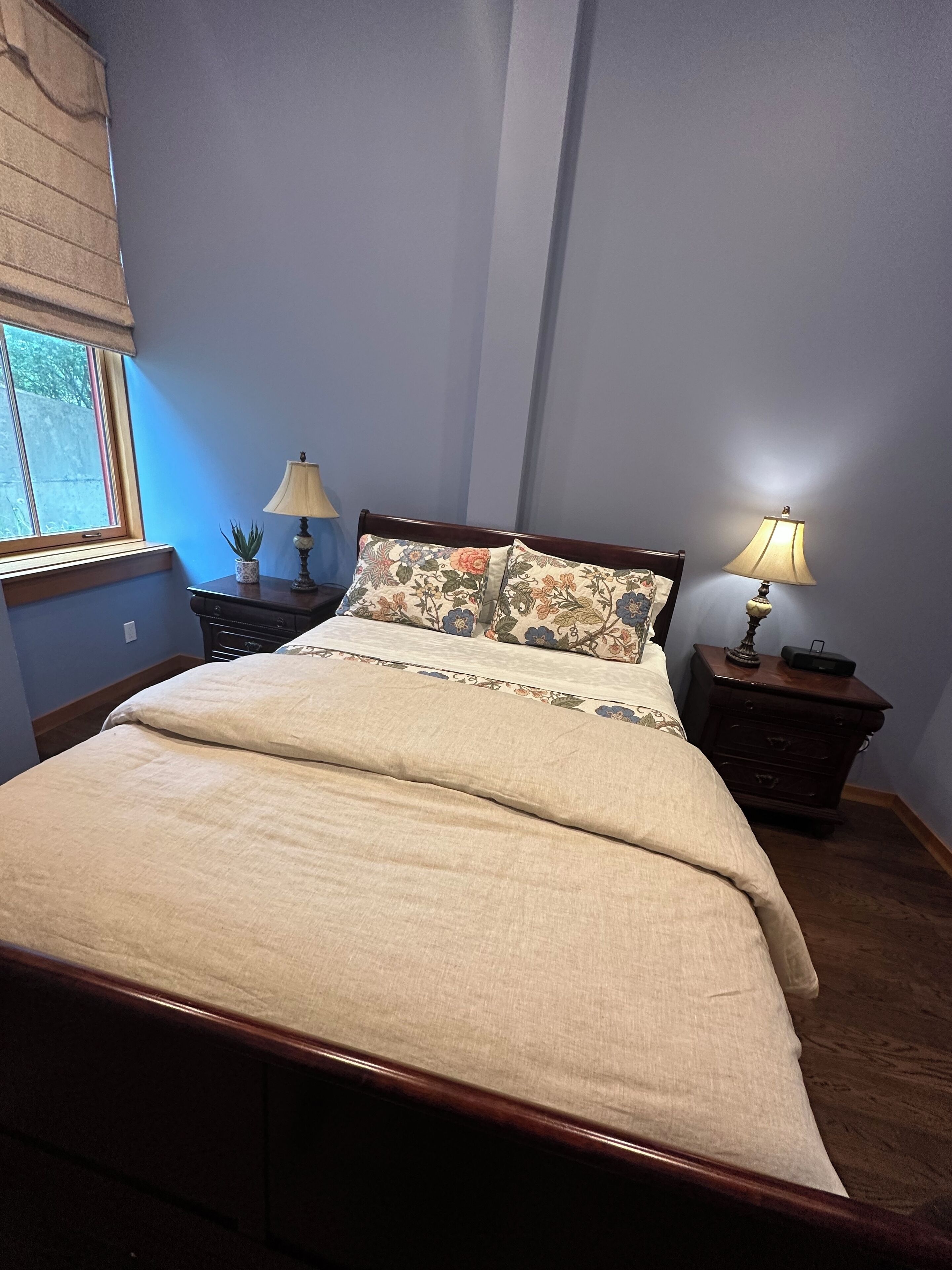 First Bedroom (Queen Bed)